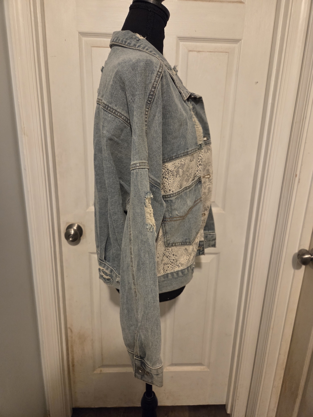 Veveret Light Blue Denim Jacket with Neutral Snake-Print Panels - Picture 4 of 7